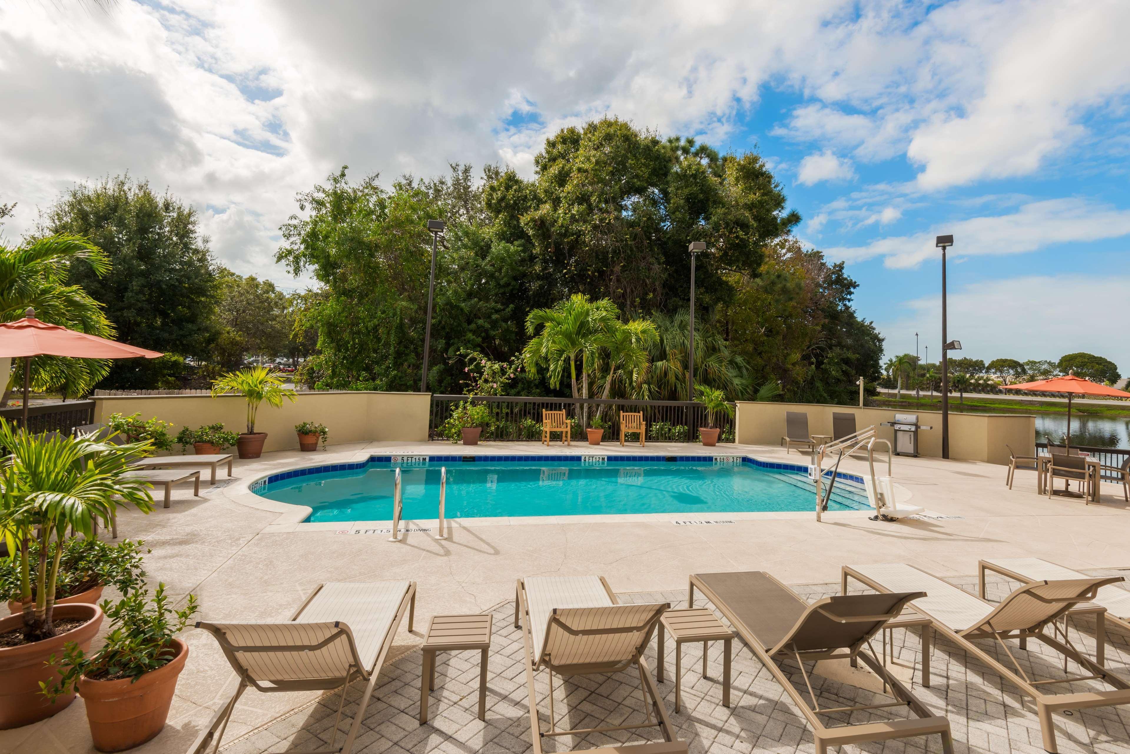 Hampton Inn Bonita Springs Naples North Exterior photo